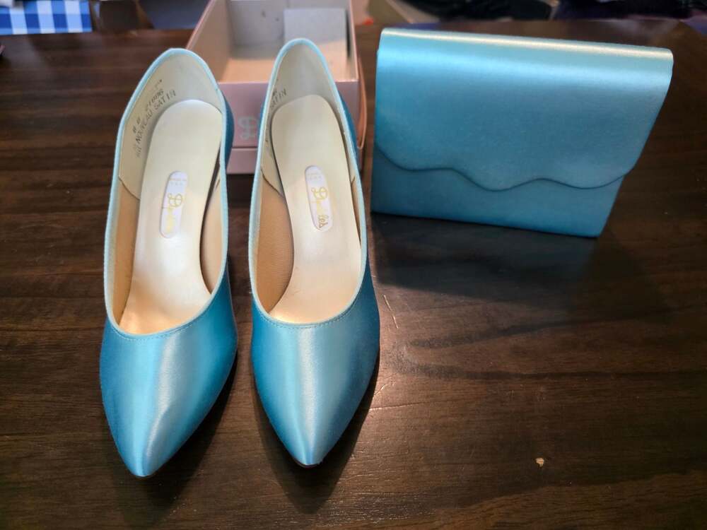 Unisa Blue Satin Nouveau Satin Heels Pumps Shoes 8B + Clutch